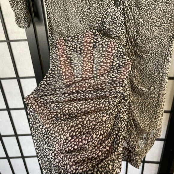 CAbi Ruched sheer blouse Size Small - Picture 4 of 4
